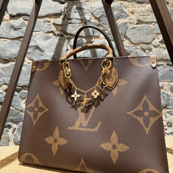 Louis Vuitton Gold Fleur De Monogramme Keychain Bag Charm - Picture 12 of 12